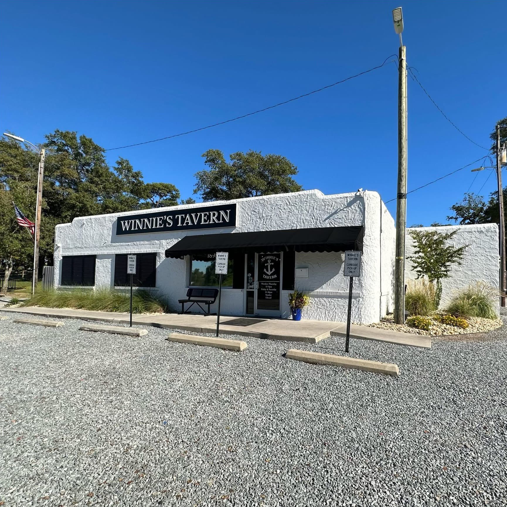 Winnie's Tavern